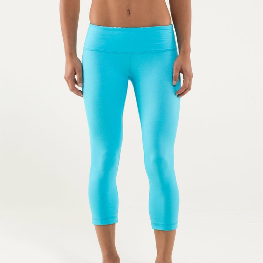 Lululemon Blue Sprye Denim Crop Size 4 (Rare)